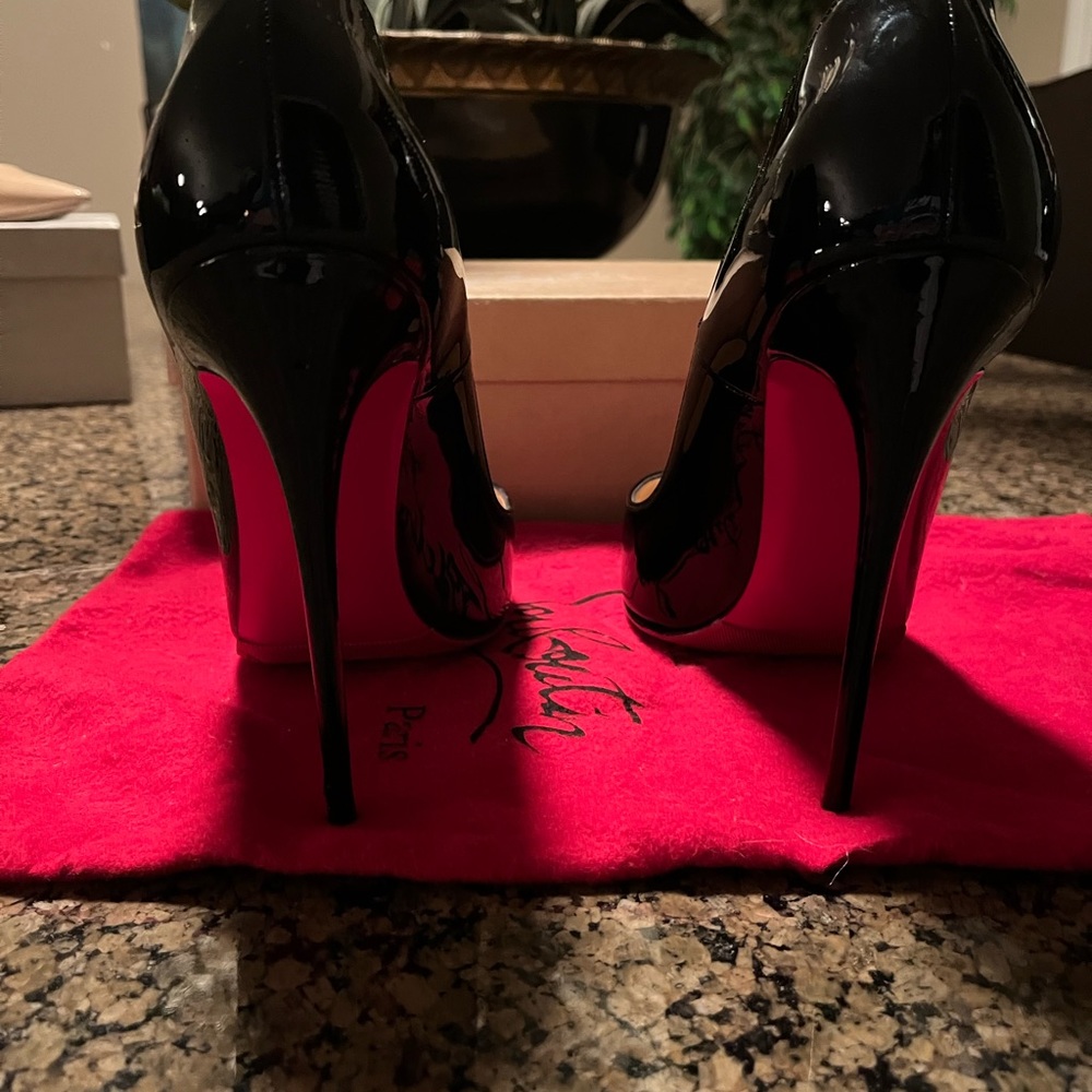 Christian Louboutin So Kate